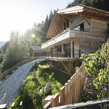 Alphotel Tyrol ホテル ラチーネス